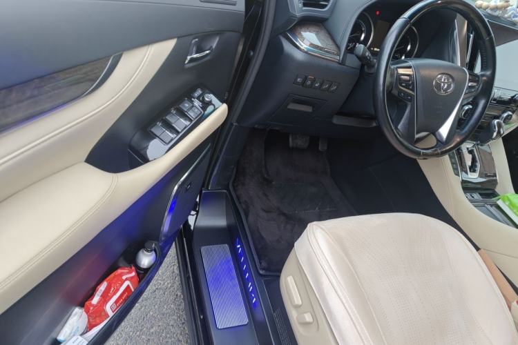 Used Toyota Vellfire 2021 Crown Dual-Engine 2.5L HV Supreme Edition Driver Seat