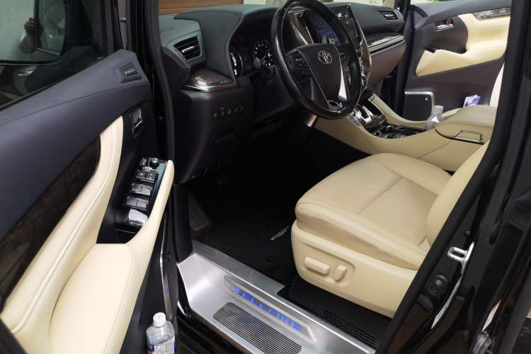 Used Toyota Vellfire 2021 Crown Dual-Engine 2.5L HV Supreme Edition Driver Seat