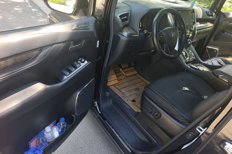 Used Toyota Vellfire 2021 Crown Dual-Engine 2.5L HV Supreme Edition Driver Seat