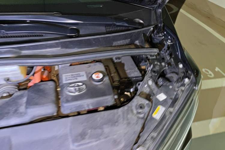 Used Toyota Vellfire 2021 Crown Dual-Engine 2.5L HV Prestige Edition Engine Bay Left
