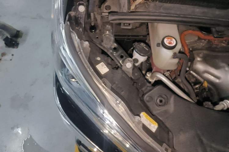 Used Toyota Vellfire 2021 Crown Dual-Engine 2.5L HV Luxury Edition Engine Bay Right