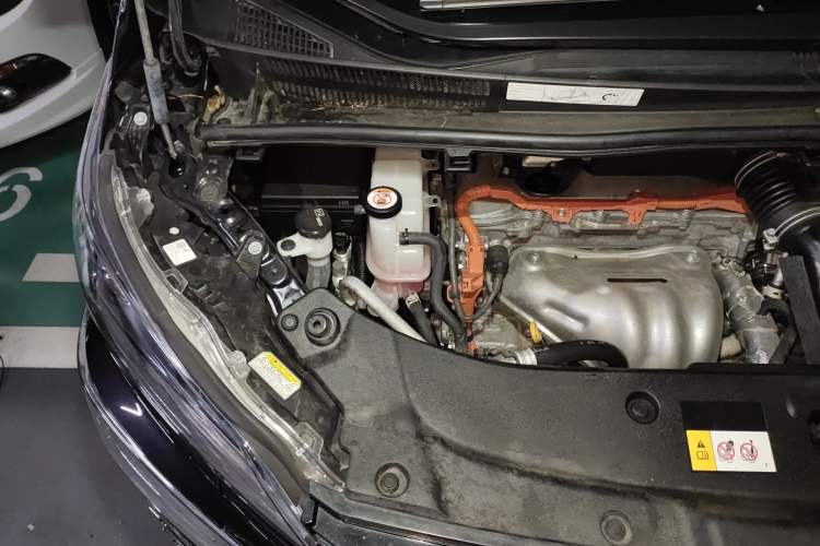 Used Toyota Vellfire 2021 Crown Dual-Engine 2.5L HV Supreme Edition Engine Bay Right