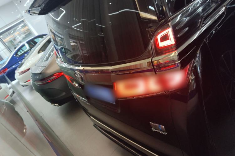 Used Toyota Vellfire 2021 Crown Dual-Engine 2.5L HV Prestige Edition Exterior 4
