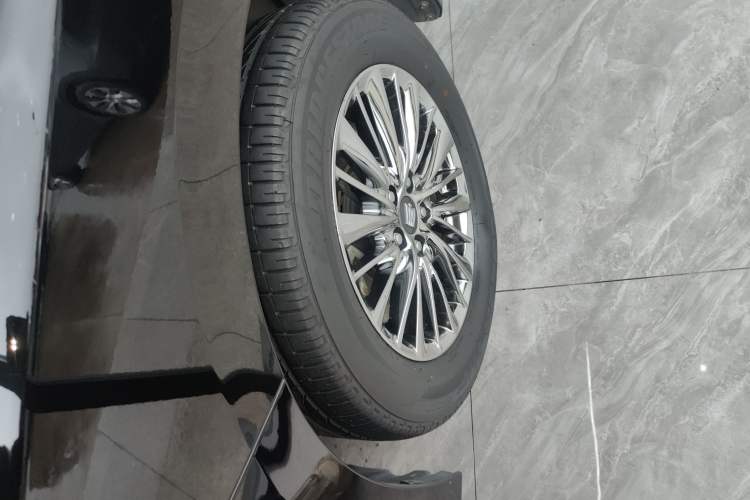 Used Toyota Vellfire 2021 Crown Dual-Engine 2.5L HV Prestige Edition Exterior 4