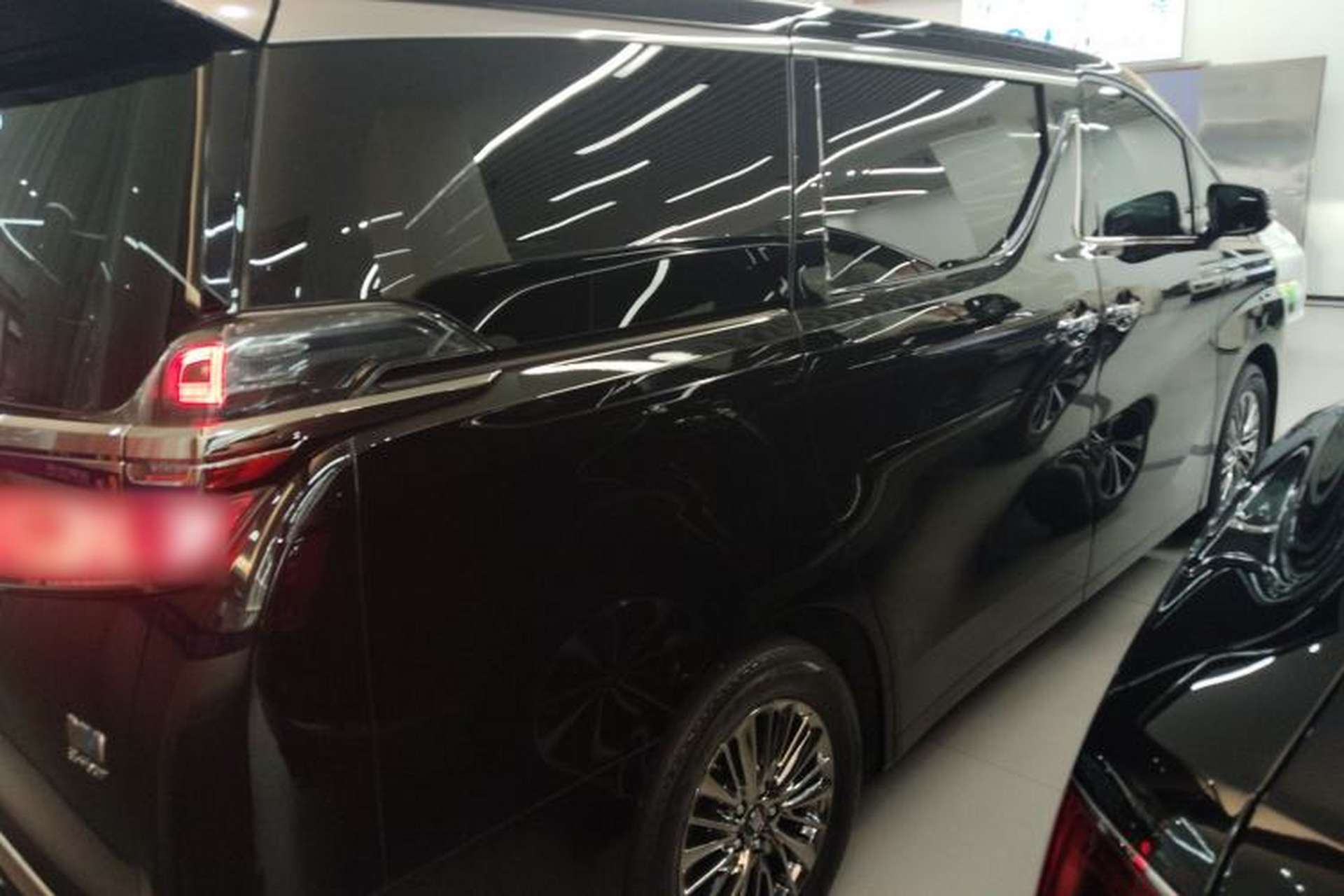 Used Toyota Vellfire 2021 Crown Dual-Engine 2.5L HV Prestige Edition Exterior 5