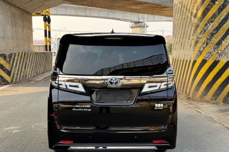 Used Toyota Vellfire 2021 Crown Dual-Engine 2.5L HV Supreme Edition Exterior 5