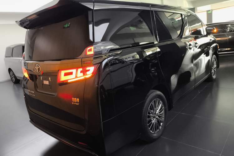 Used Toyota Vellfire 2021 Crown Dual-Engine 2.5L HV Prestige Edition Exterior 5