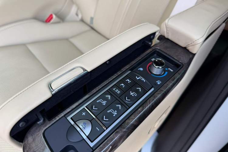 Used Toyota Vellfire 2021 Crown Dual-Engine 2.5L HV Supreme Edition Exterior 8