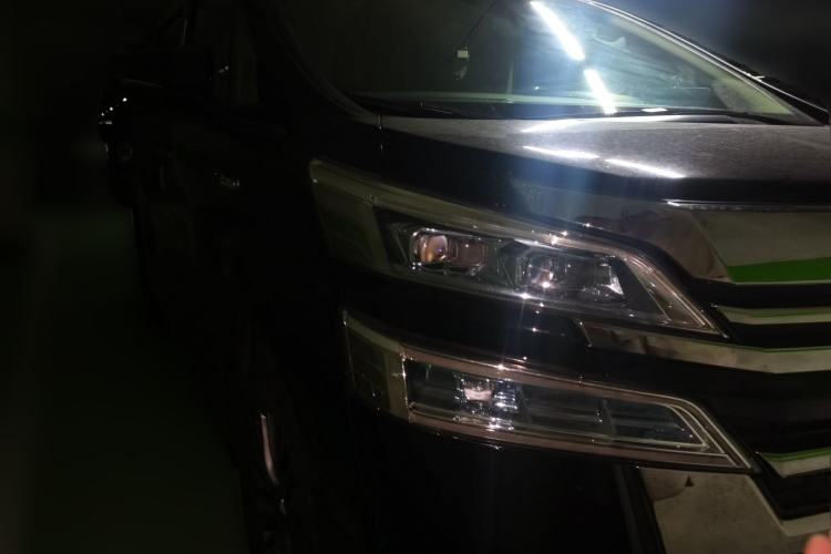 Used Toyota Vellfire 2021 Crown Dual-Engine 2.5L HV Luxury Edition Front Right 45 Deg