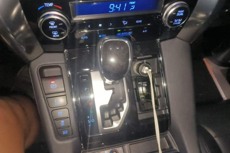 Used Toyota Vellfire 2021 Crown Dual-Engine 2.5L HV Luxury Edition Gear Lever