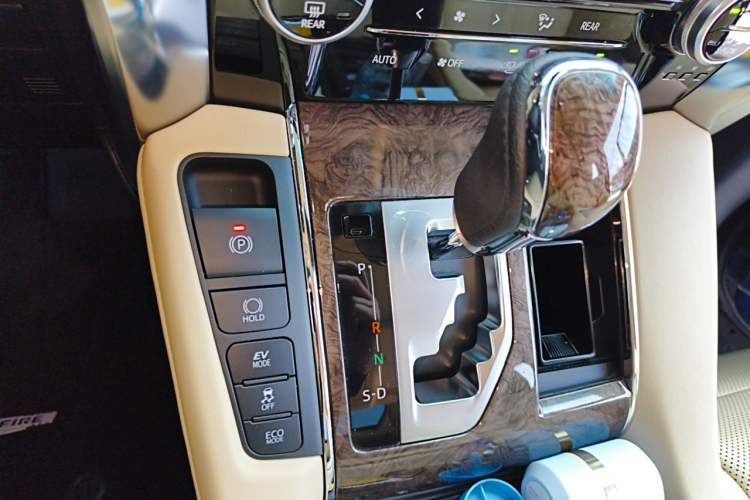 Used Toyota Vellfire 2021 Crown Dual-Engine 2.5L HV Supreme Edition Gear Lever