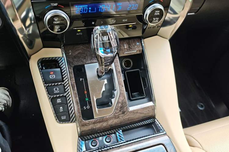 Used Toyota Vellfire 2021 Crown Dual-Engine 2.5L HV Supreme Edition Gear Lever