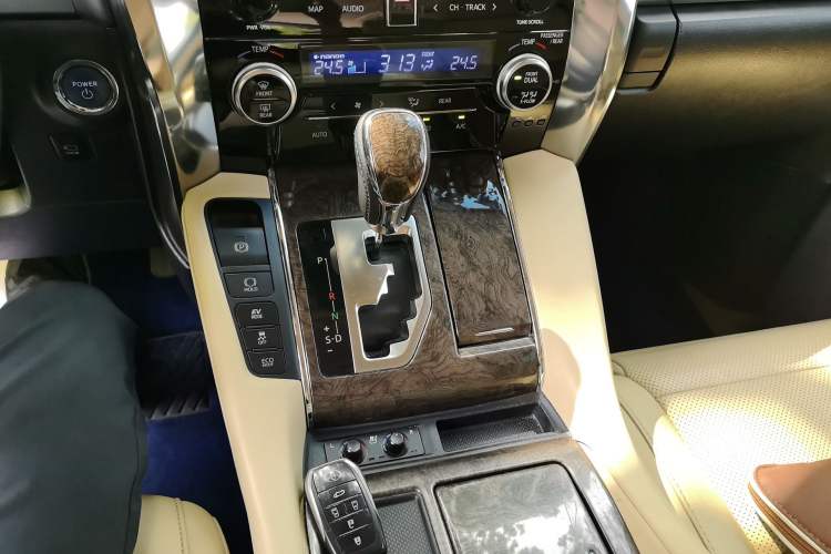 Used Toyota Vellfire 2021 Crown Dual-Engine 2.5L HV Supreme Edition Gear Lever