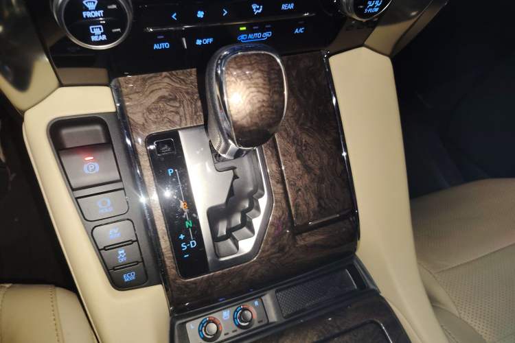 Used Toyota Vellfire 2021 Crown Dual-Engine 2.5L HV Supreme Edition Gear Lever