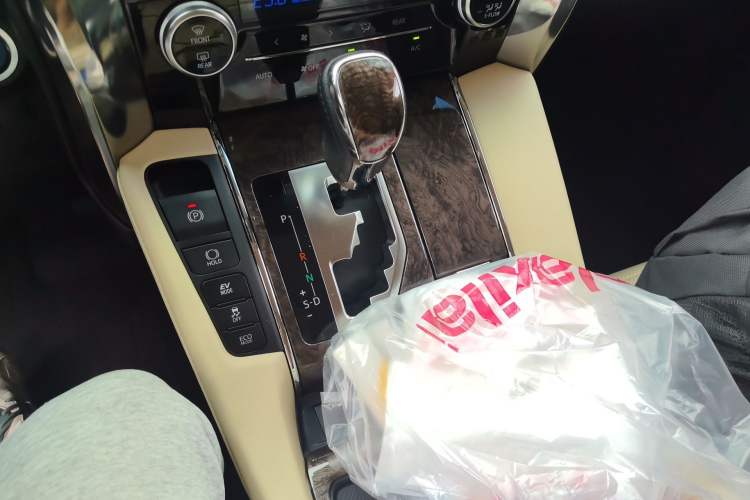 Used Toyota Vellfire 2021 Crown Dual-Engine 2.5L HV Supreme Edition Gear Lever