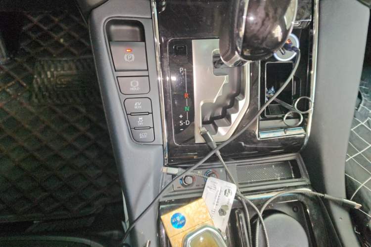 Used Toyota Vellfire 2021 Crown Dual-Engine 2.5L HV Luxury Edition Gear Lever