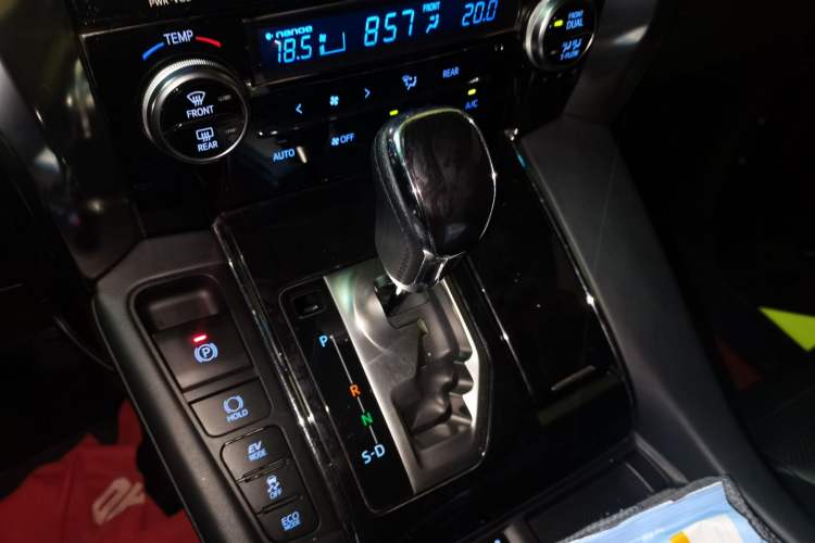 Used Toyota Vellfire 2021 Crown Dual-Engine 2.5L HV Luxury Edition Gear Lever