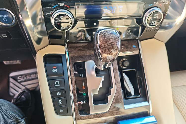 Used Toyota Vellfire 2021 Crown Dual-Engine 2.5L HV Supreme Edition Gear Lever