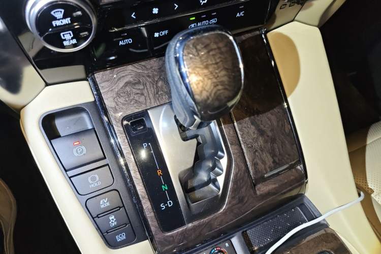 Used Toyota Vellfire 2021 Crown Dual-Engine 2.5L HV Prestige Edition Gear Lever