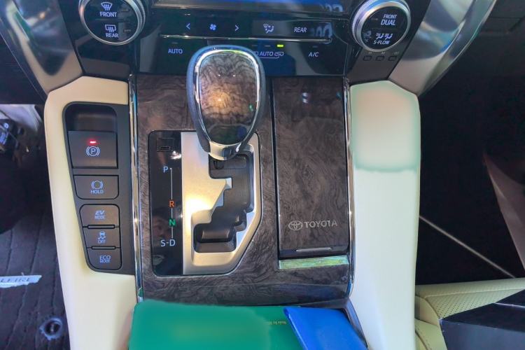 Used Toyota Vellfire 2021 Crown Dual-Engine 2.5L HV Supreme Edition Gear Lever