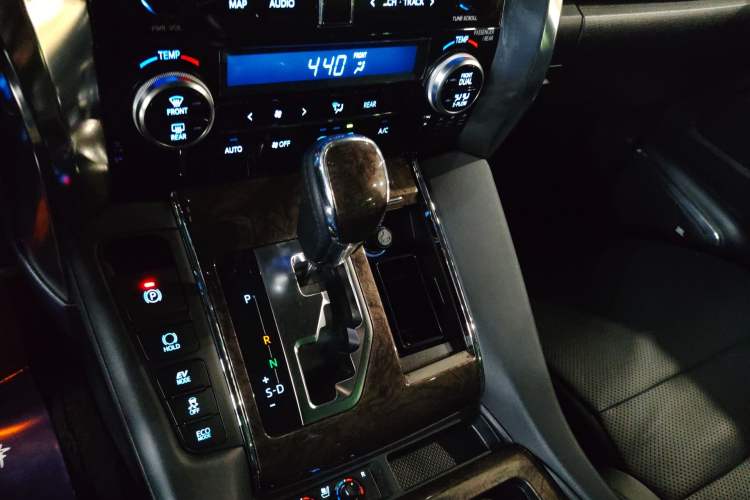 Used Toyota Vellfire 2021 Crown Dual-Engine 2.5L HV Prestige Edition Gear Lever