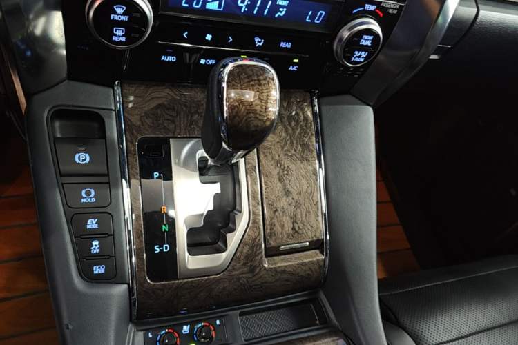 Used Toyota Vellfire 2021 Crown Dual-Engine 2.5L HV Prestige Edition Gear Lever
