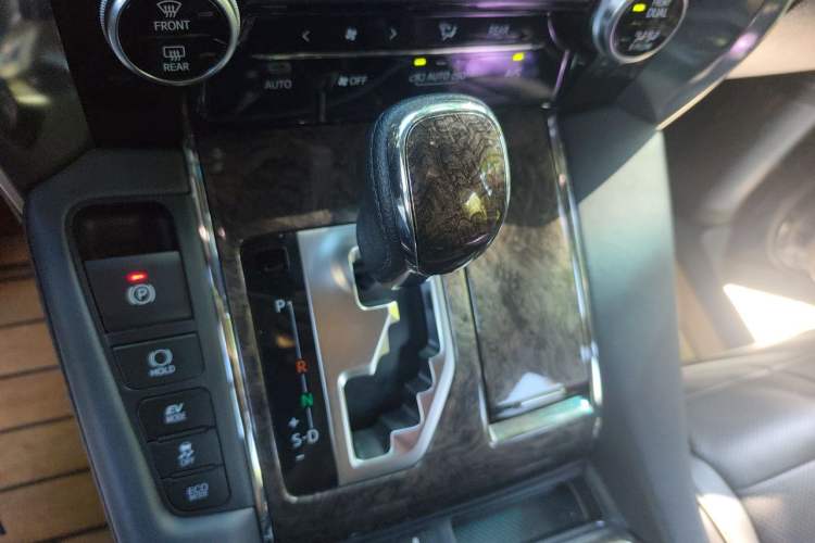 Used Toyota Vellfire 2021 Crown Dual-Engine 2.5L HV Supreme Edition Gear Lever
