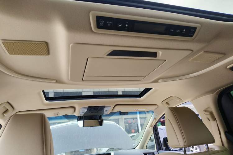 Used Toyota Vellfire 2021 Crown Dual-Engine 2.5L HV Supreme Edition Headliner