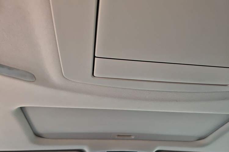 Used Toyota Vellfire 2021 Crown Dual-Engine 2.5L HV Luxury Edition Headliner