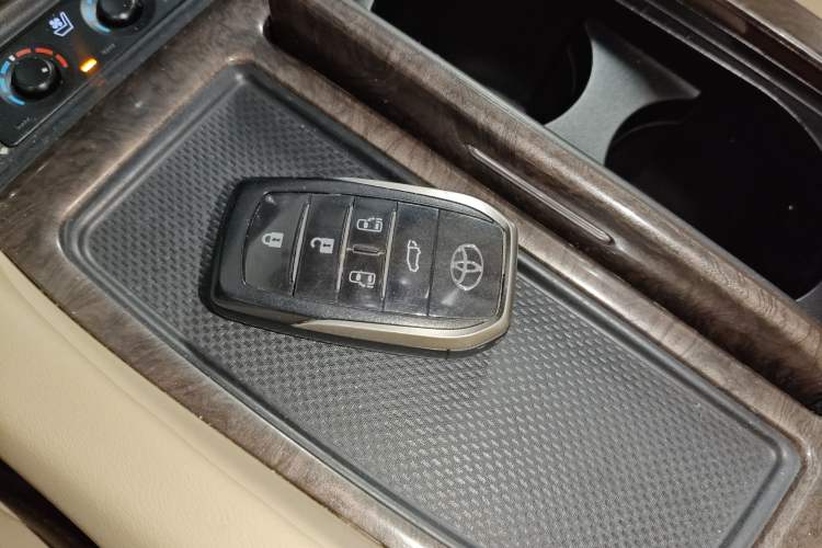 Used Toyota Vellfire 2021 Crown Dual-Engine 2.5L HV Supreme Edition Interior 1
