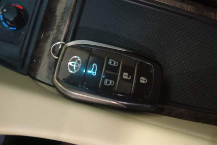 Used Toyota Vellfire 2021 Crown Dual-Engine 2.5L HV Prestige Edition Interior 1