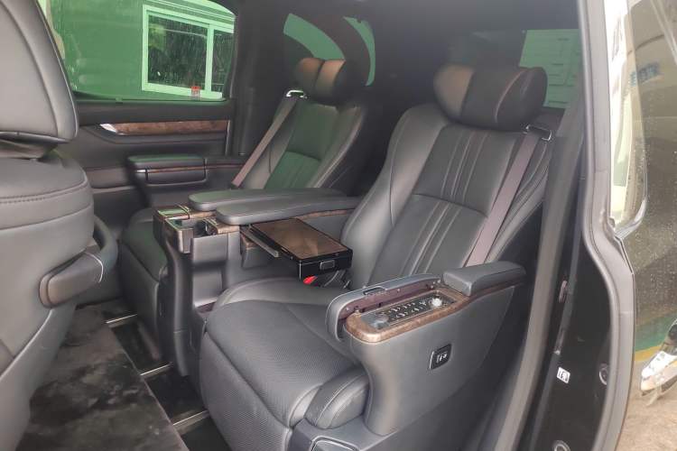 Used Toyota Vellfire 2021 Crown Dual-Engine 2.5L HV Prestige Edition Interior 1