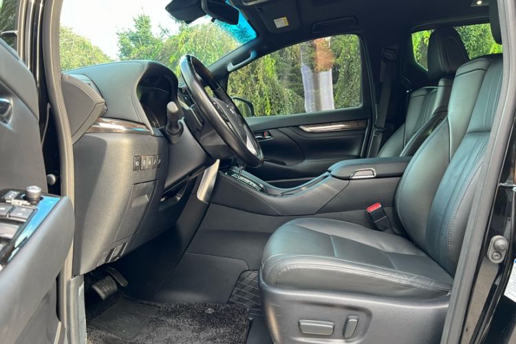 Used Toyota Vellfire 2021 Crown Dual-Engine 2.5L HV Supreme Edition Interior 1