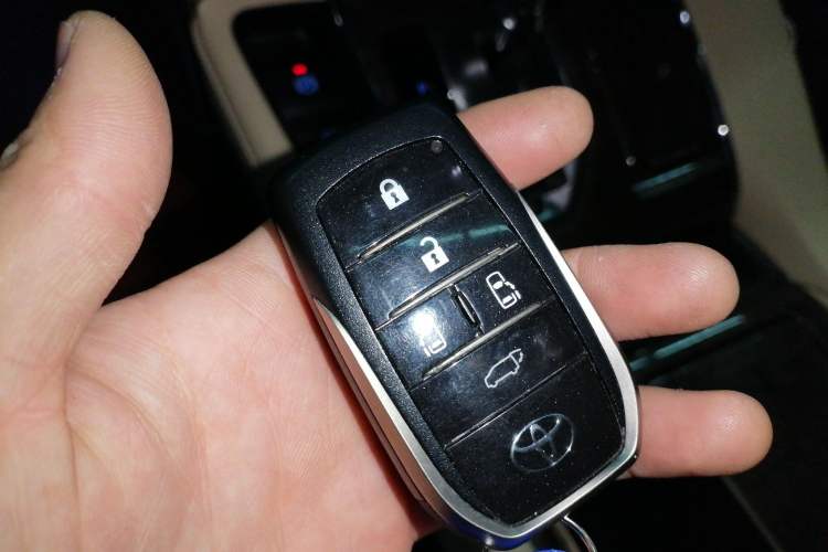 Used Toyota Vellfire 2021 Crown Dual-Engine 2.5L HV Supreme Edition Interior 1