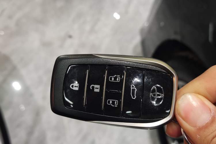 Used Toyota Vellfire 2021 Crown Dual-Engine 2.5L HV Prestige Edition Interior 1