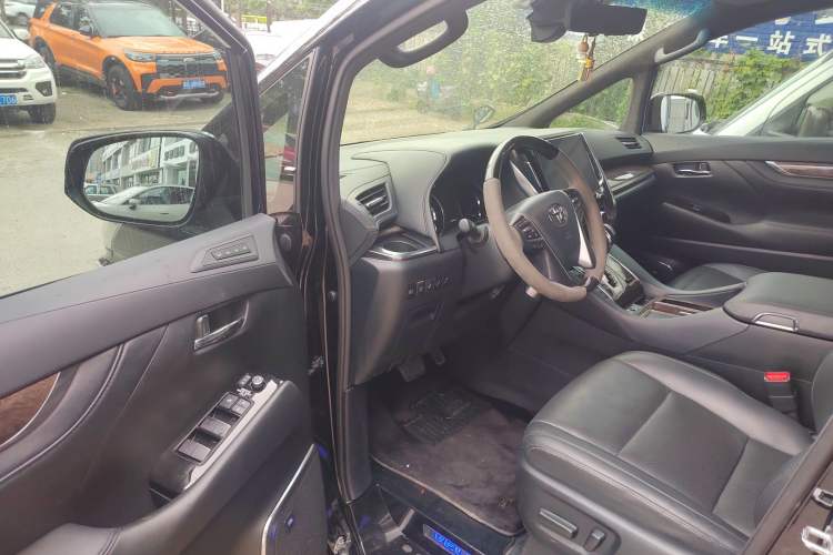 Used Toyota Vellfire 2021 Crown Dual-Engine 2.5L HV Prestige Edition Interior 2