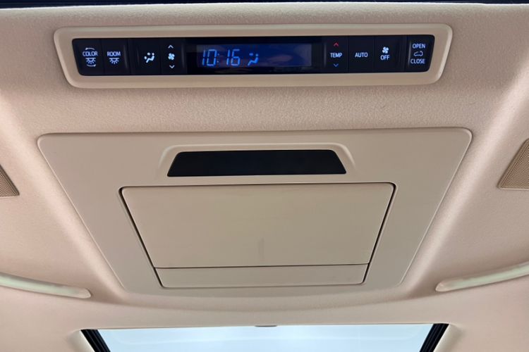 Used Toyota Vellfire 2021 Crown Dual-Engine 2.5L HV Prestige Edition Interior 2