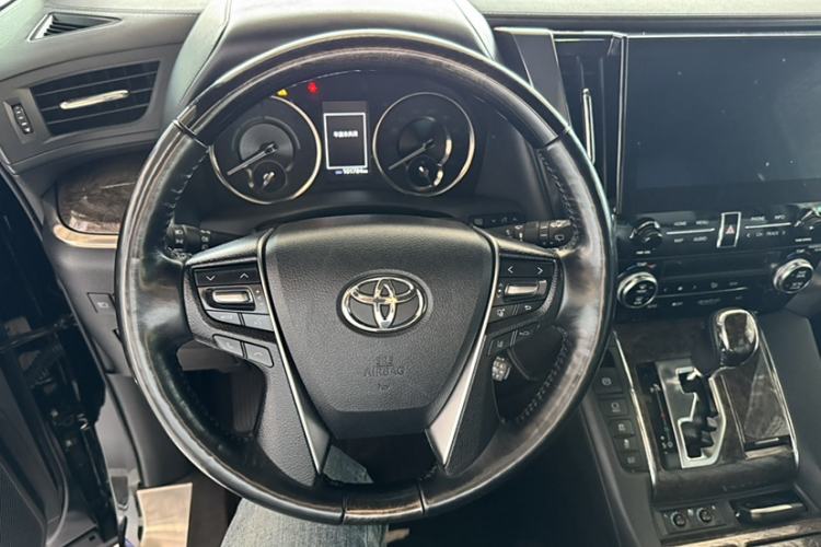 Used Toyota Vellfire 2021 Crown Dual-Engine 2.5L HV Supreme Edition Interior 2
