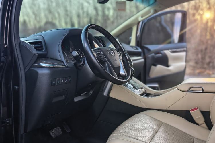 Used Toyota Vellfire 2021 Crown Dual-Engine 2.5L HV Supreme Edition Interior 2