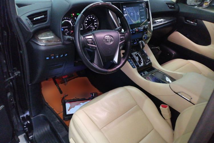 Used Toyota Vellfire 2021 Crown Dual-Engine 2.5L HV Supreme Edition Interior 2