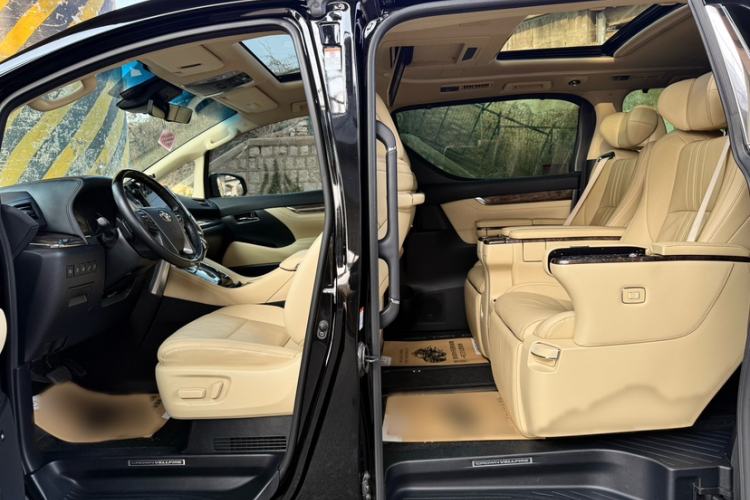Used Toyota Vellfire 2021 Crown Dual-Engine 2.5L HV Supreme Edition Interior 2