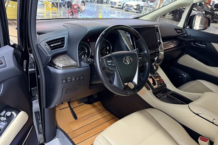 Used Toyota Vellfire 2021 Crown Dual-Engine 2.5L HV Supreme Edition Interior 3