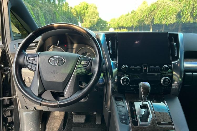 Used Toyota Vellfire 2021 Crown Dual-Engine 2.5L HV Supreme Edition Interior 3