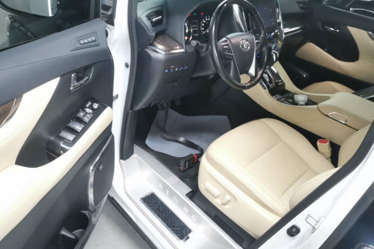 Used Toyota Vellfire 2021 Crown Dual-Engine 2.5L HV Supreme Edition Interior 3