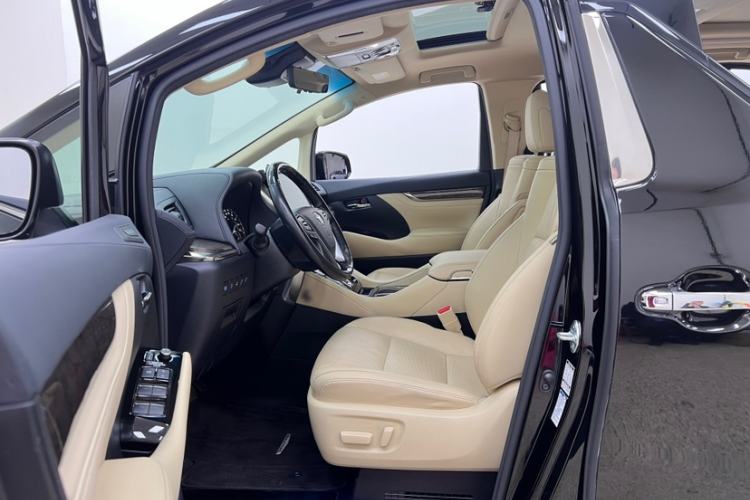 Used Toyota Vellfire 2021 Crown Dual-Engine 2.5L HV Prestige Edition Interior 3