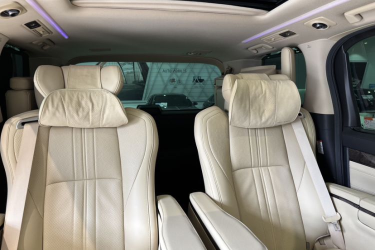 Used Toyota Vellfire 2021 Crown Dual-Engine 2.5L HV Prestige Edition Interior 3