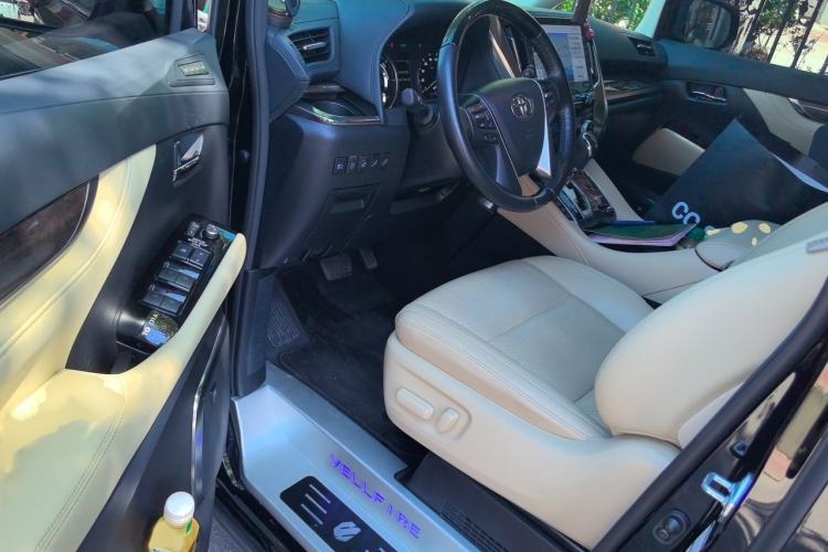 Used Toyota Vellfire 2021 Crown Dual-Engine 2.5L HV Supreme Edition Interior 3