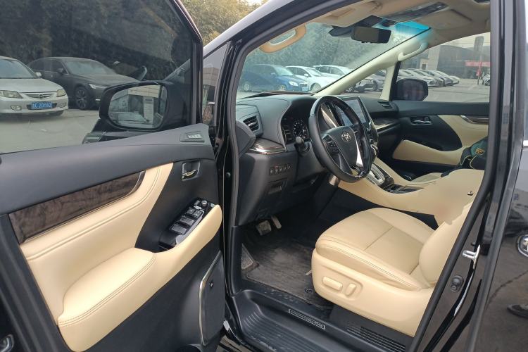 Used Toyota Vellfire 2021 Crown Dual-Engine 2.5L HV Prestige Edition Interior 3