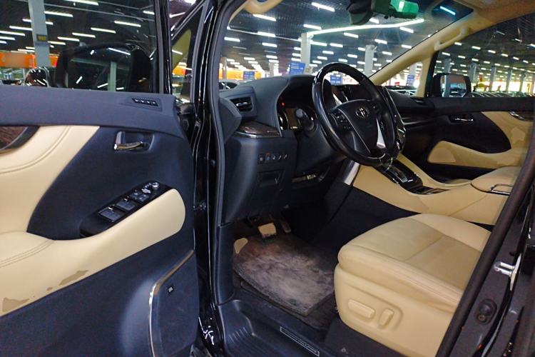 Used Toyota Vellfire 2021 Crown Dual-Engine 2.5L HV Prestige Edition Interior 3