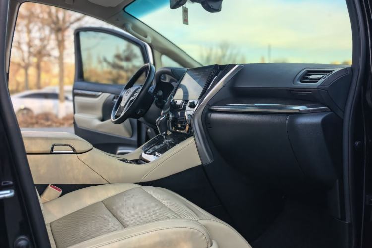 Used Toyota Vellfire 2021 Crown Dual-Engine 2.5L HV Supreme Edition Interior 3